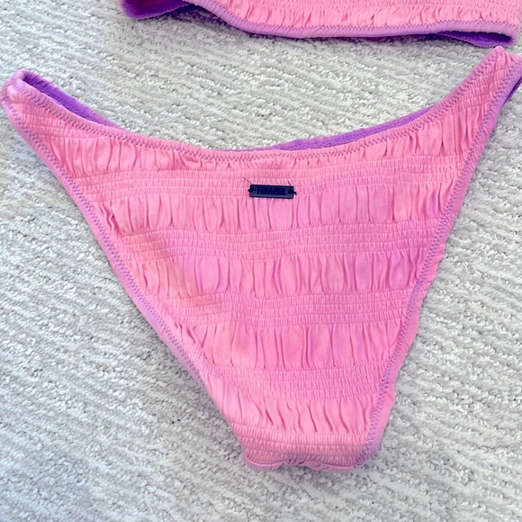 TRIANGL BIKINI OMBRÉ PINK/PURPLE. TOP: SMALL++ & BOTTOM: CHEEKY MEDIUM 🩷💜🖤 - Picture 3 of 7